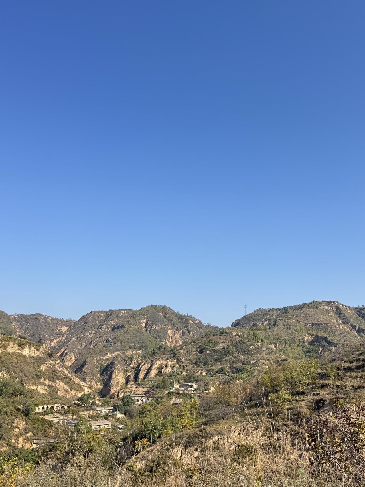 延安是典型的黄土高原，山绿水少陕北黄土高原地貌山咔咔的自然之美走进黄土高原的