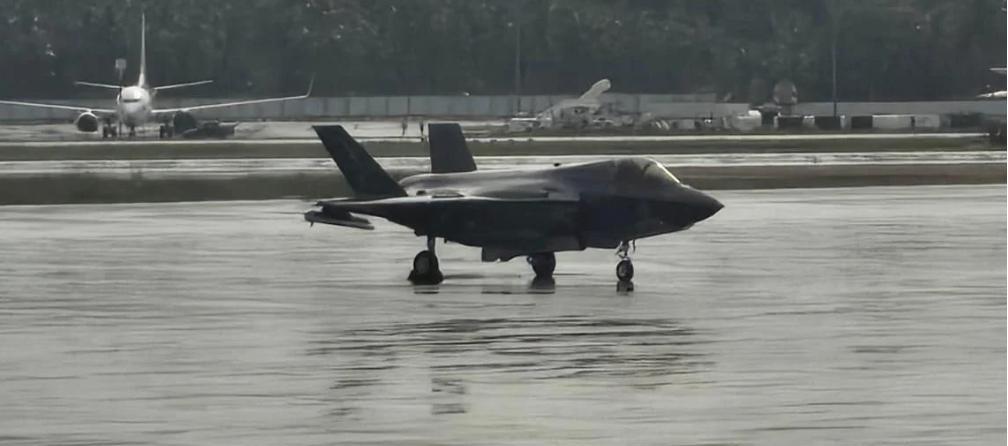 【英国航母是来丢人的吗？F-35B又出事了，日本被迫为它封锁跑道20分钟】根据