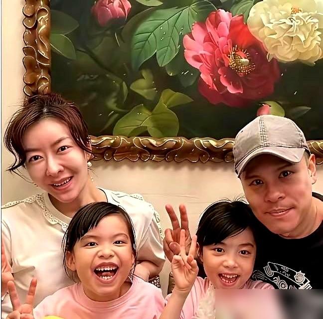 当年全网指着郭富城的鼻子骂他眼瞎，放着同居七年盘靓条顺的超模不要，偏去娶个安徽农