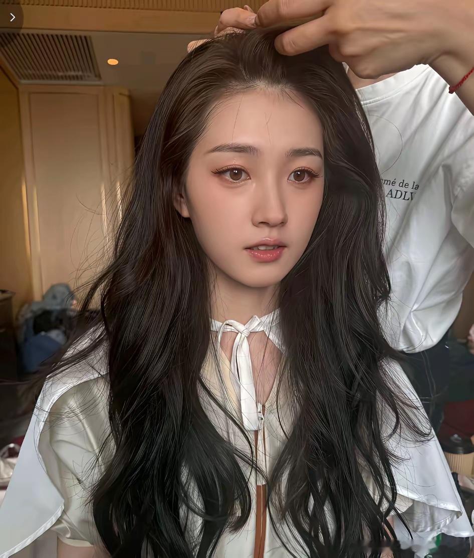 最近一个跟郭宇欣同剧组拍戏的女演员为郭宇欣发声了。她说她不认为郭宇欣是喜欢拉踩女