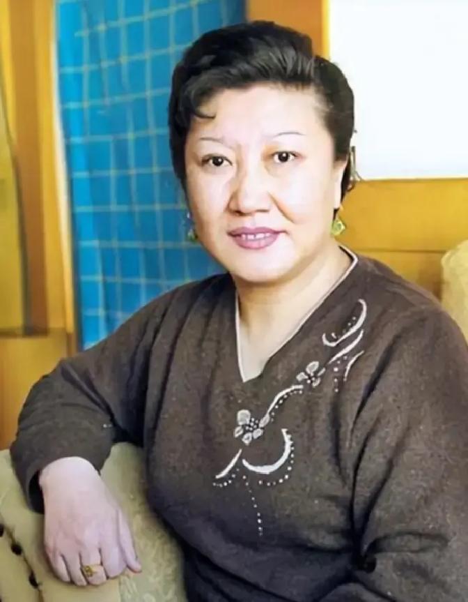 2005年，高秀敏突发疾病去世，留下了长春、北京、珠海的七套房子和巨额的存款。长