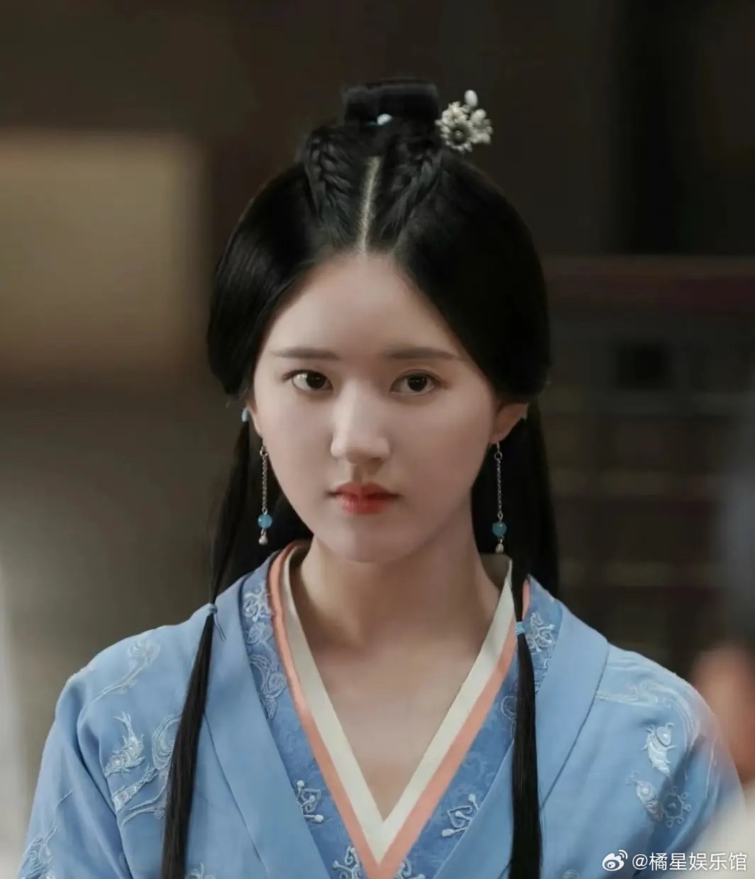 你看我还有几分像从前赵露思还是之前好看