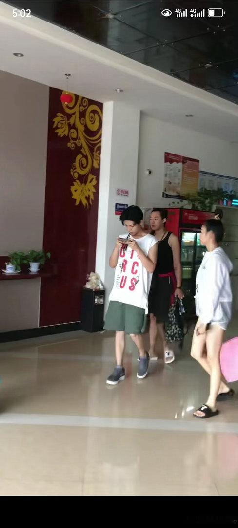 男明星这有点太好混了吧？