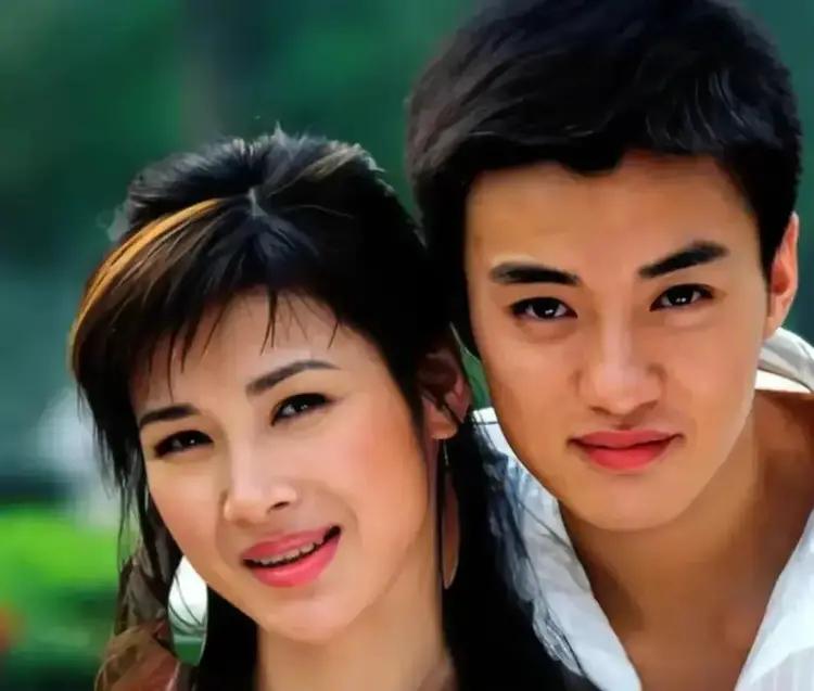 2011年，身家数十亿的温州富豪周旭辉，背着相伴多年的妻子，对出演李云龙妻子的演