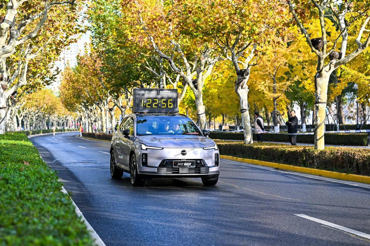 别再只说沃尔沃只会做安全车了，全新XC70用70天破1万台销量证明：它也能很聪明