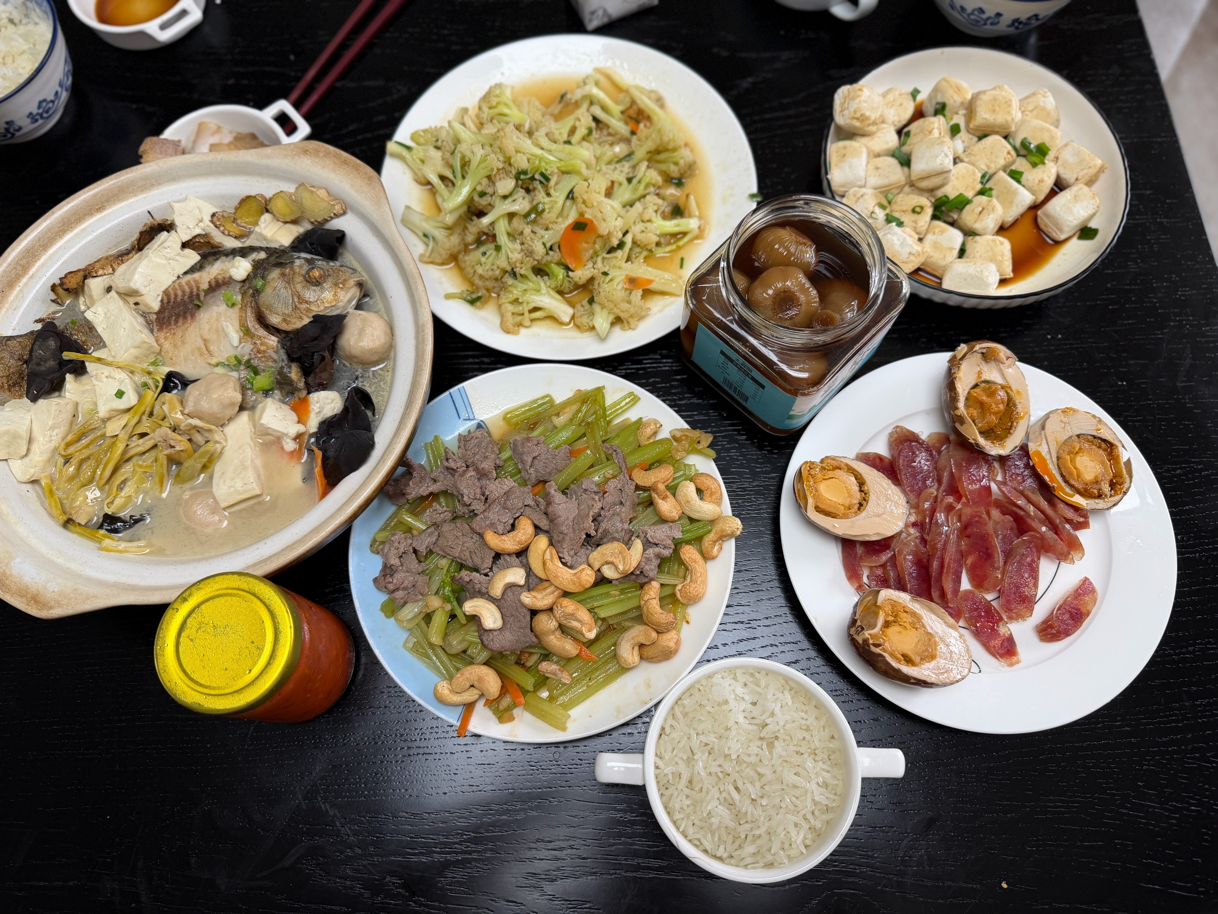 吃饭了。有人爱吃糖蒜么？