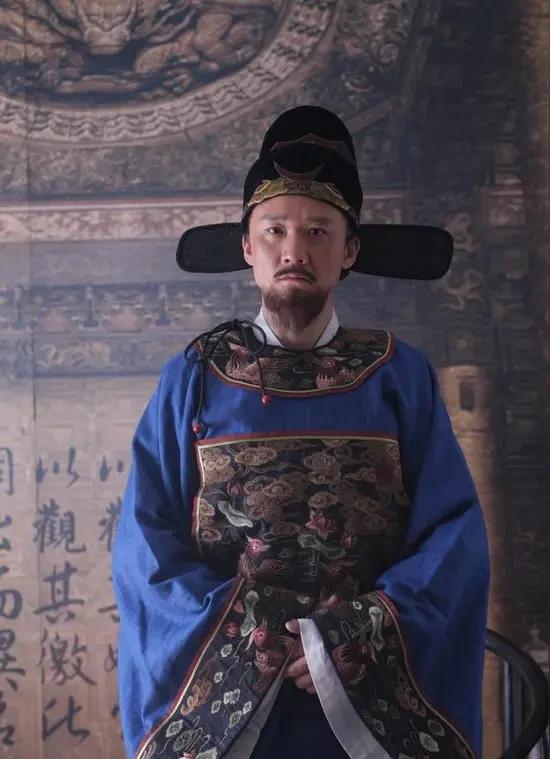 海瑞，举人出身，35岁中举，46岁当教育谕。这看似平淡的履历，却蕴藏