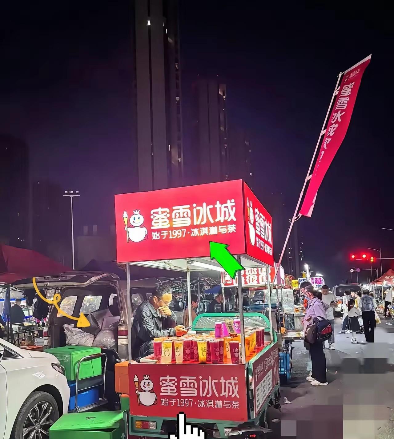 一觉醒来！当地的蜜雪冰城都懵圈了！最近一个意想不到的经营方式在景区火了起