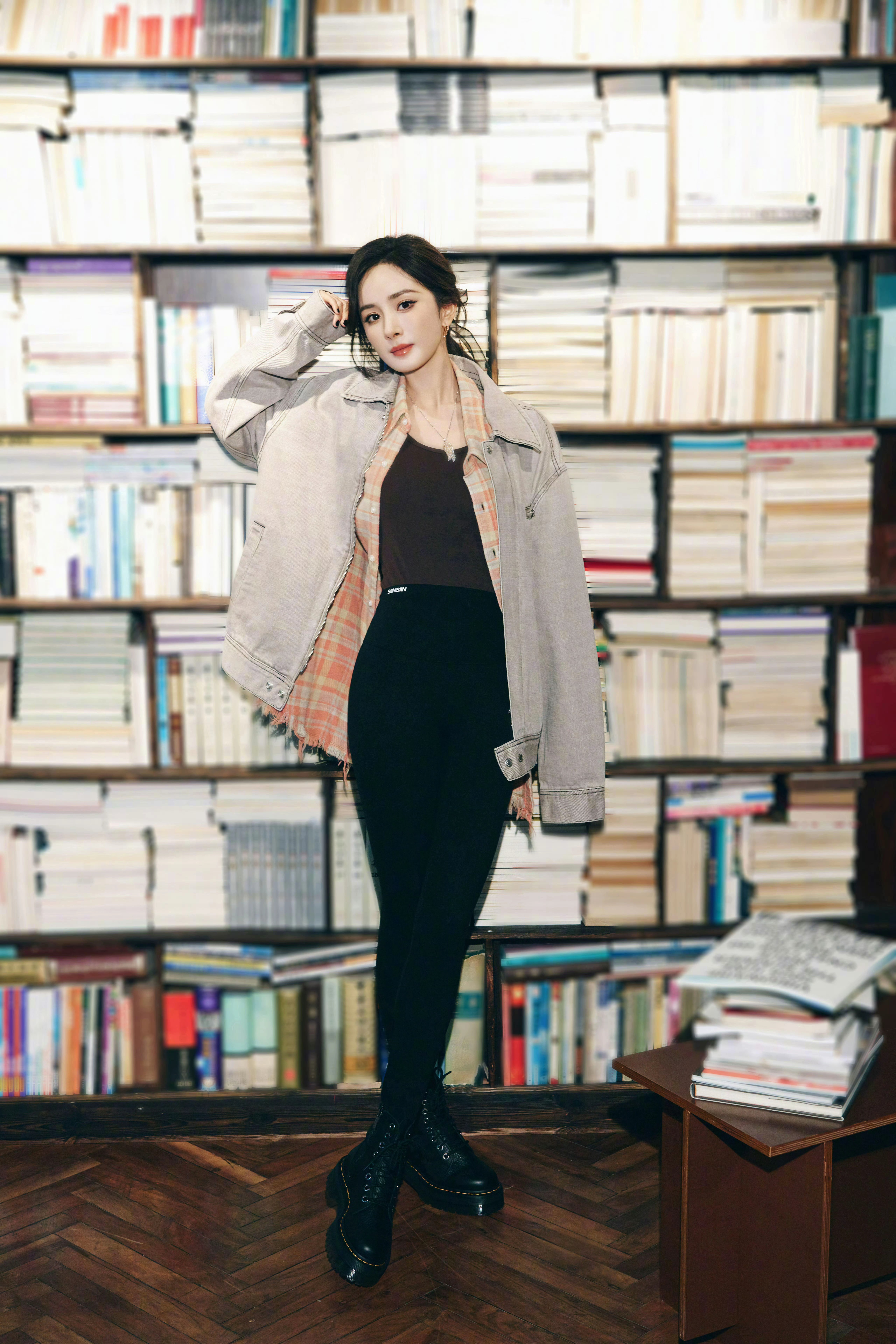 杨幂SIINSIIN全球品牌代言人幂式新穿搭杨幂同款速码~秋冬穿搭方式，鲨鱼裤