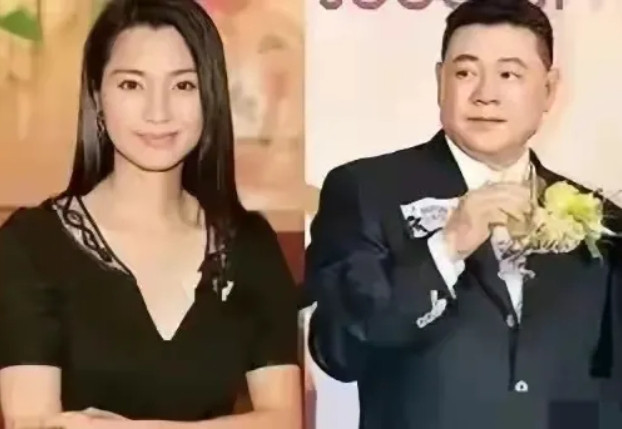 1993年，李嘉欣听到洪欣与刘銮雄“咏鹅”，马上打电话给洪欣大骂：“蠢女人，蠢猪