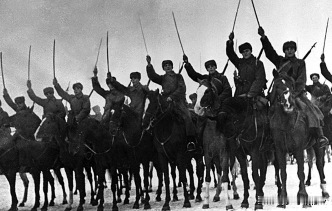 1937年的时候，苏联军队拥有7个骑兵军、32个骑兵师，而等到了1941年的时候