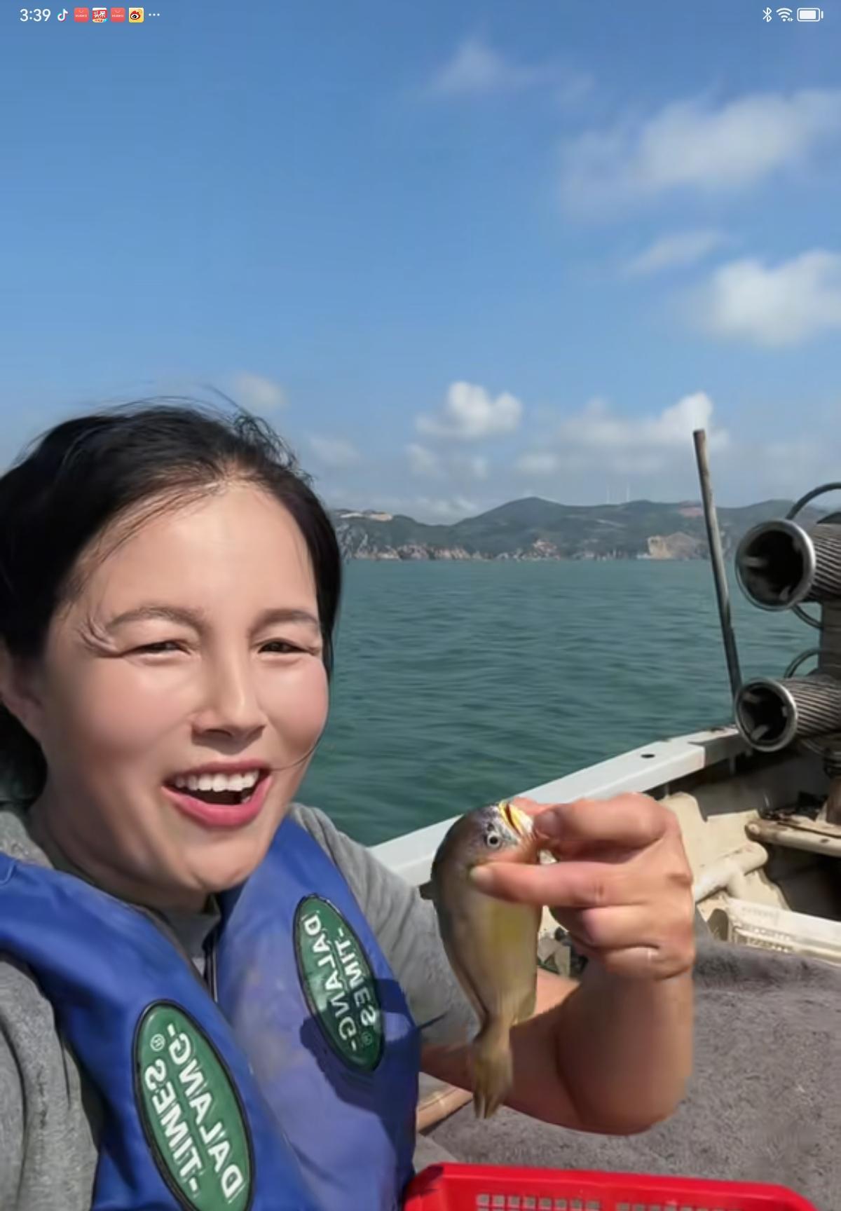 石砰网红阿霞在10月5号早上出海时从快艇掉下来溺亡，她的粉丝开始都不愿相信，后来