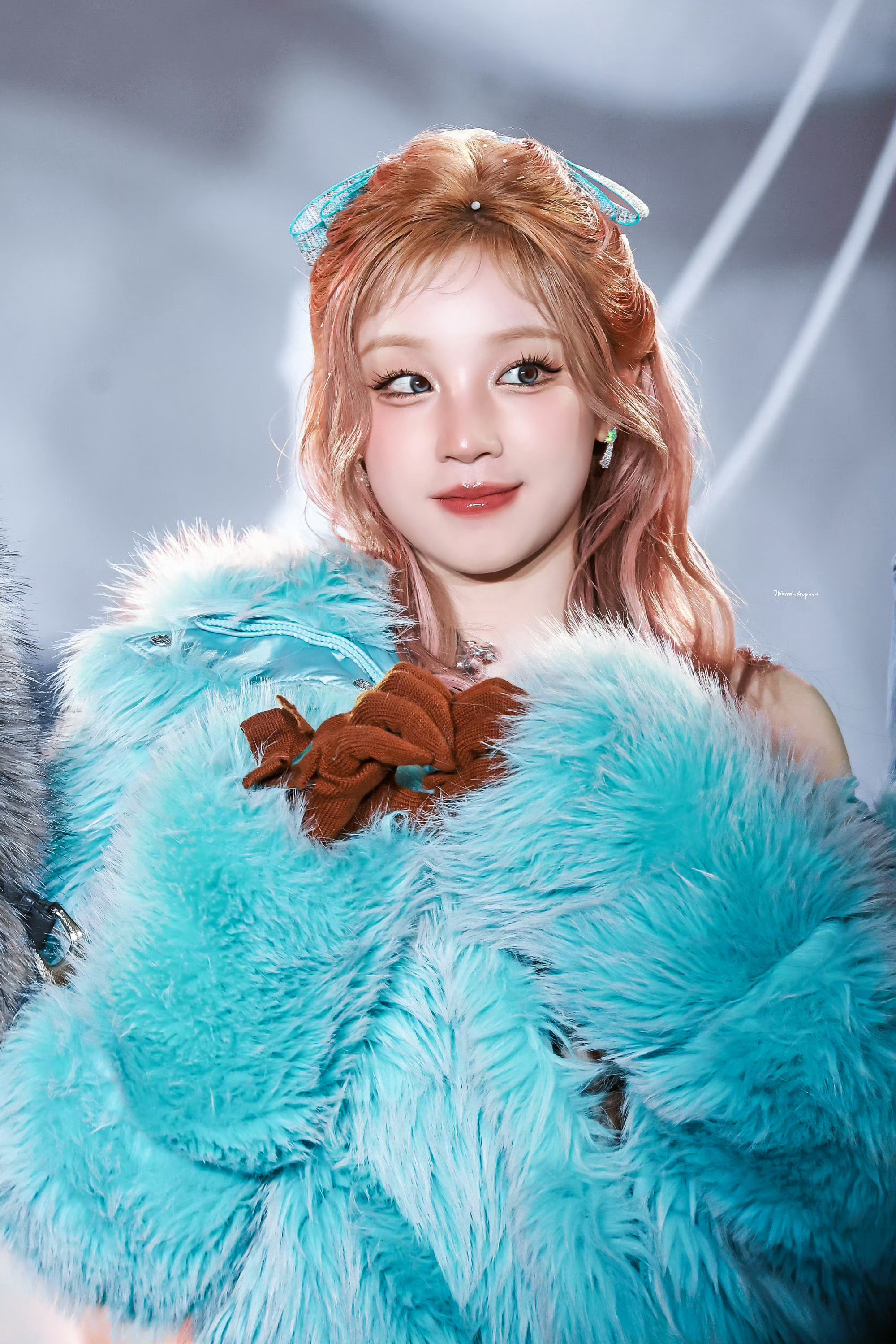 完全从童话王国跑出来的冰雪公主漂亮的丝带蝴蝶结雪景里蹦蹦跳跳的小精灵❄️洋