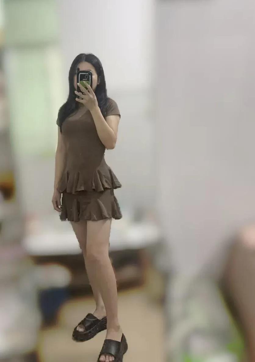 95年的表妹初中毕业，至今还没嫁人，家里人都为她的婚事很着急，就前两天表妹还打电
