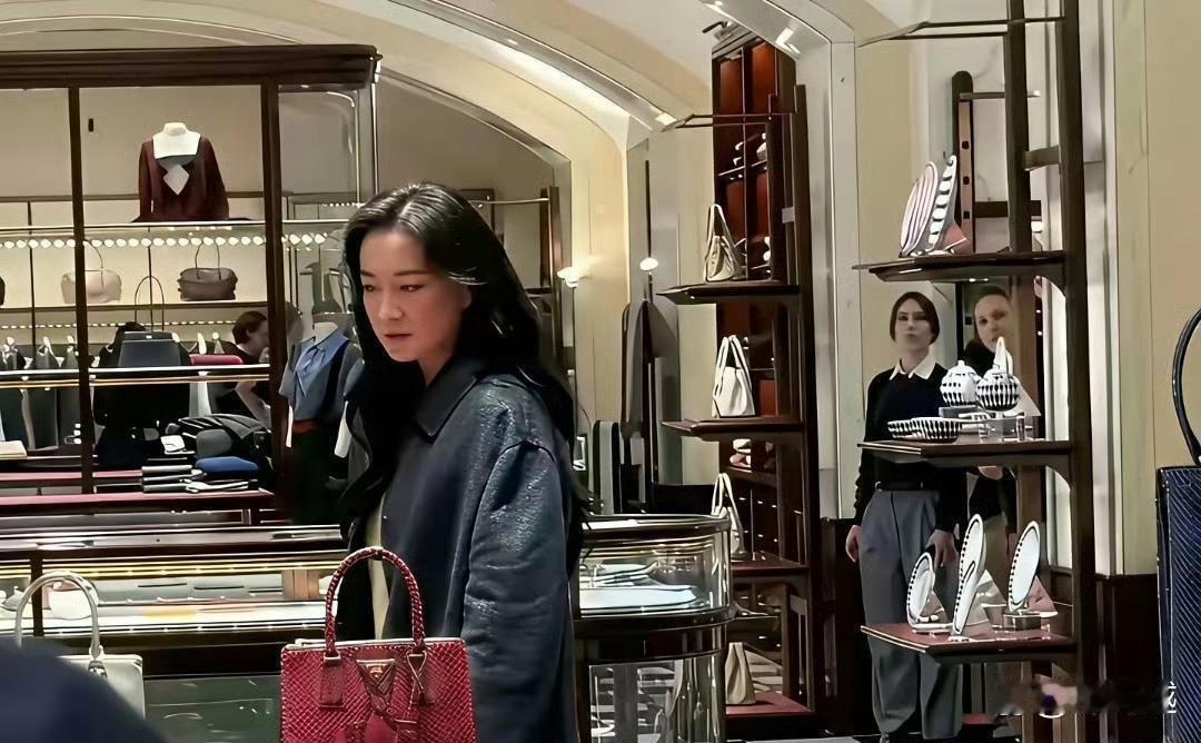 贾玲﻿现在⁠‏完全是另一个﻿﻿人了，不﻿再是那个胖‏乎乎、搞笑的她⁠，反而﻿﻿‎
