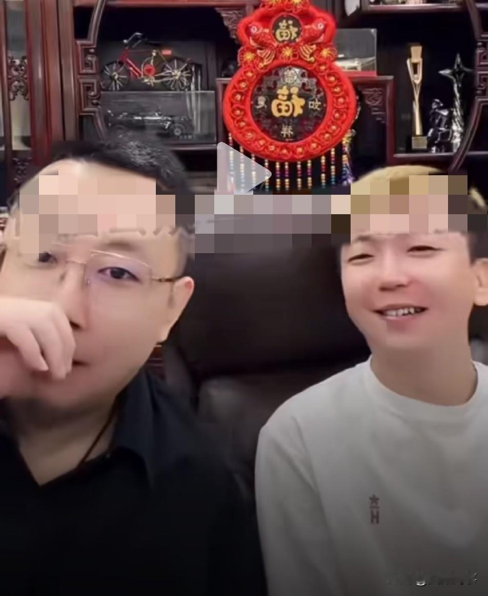王某人抛妻离婚，王小源“黑嘴”开火！王小源爆料王某人抛