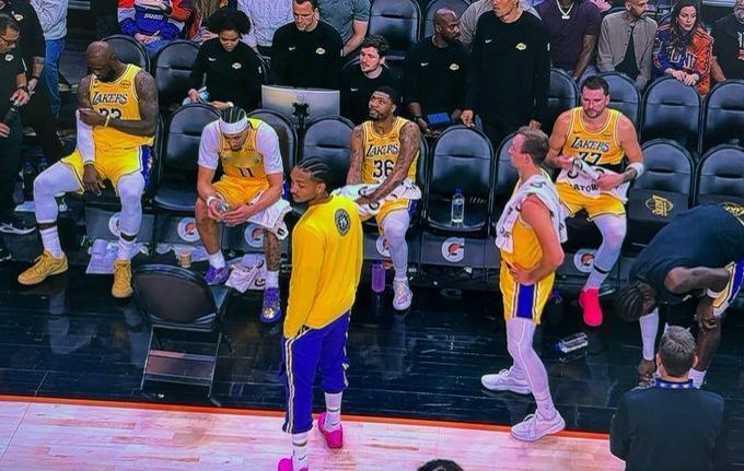 湖人球员“0交流”，更衣室明显出问题了！本赛季至今，公开抱怨过球队打法战术的