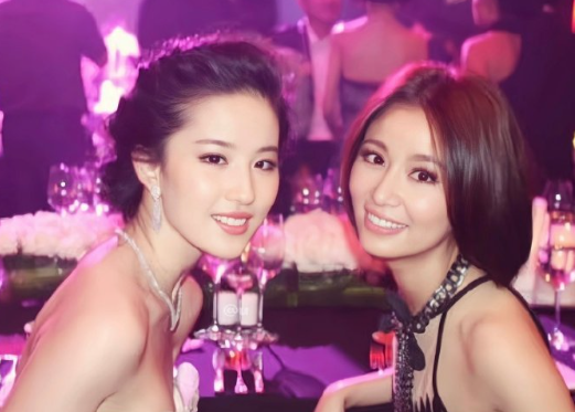 刘亦菲林心如早年这张合照可以封神了​​​