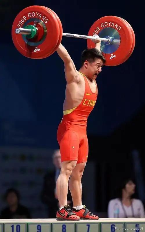 中国男子举重到底怎么了？这次亚运会的成绩，直接暴露了一个让人细思极恐的隐患。5个