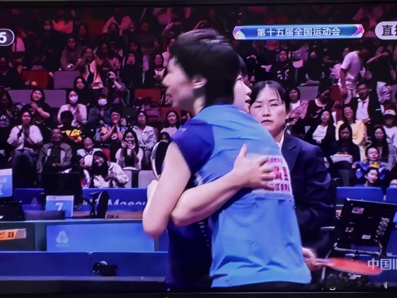 地表最强对决，莎莎挽救三个赛点，最后惊奇一幕出现了！11月16日深夜，也就是刚