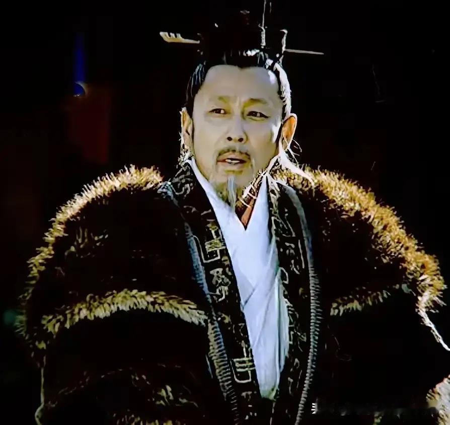 刘邦临终前，死死拉着吕雉的手叮嘱：“我死后，满朝文武你皆可杀，唯独这一人，你绝不能动分毫！”吕雉满脸