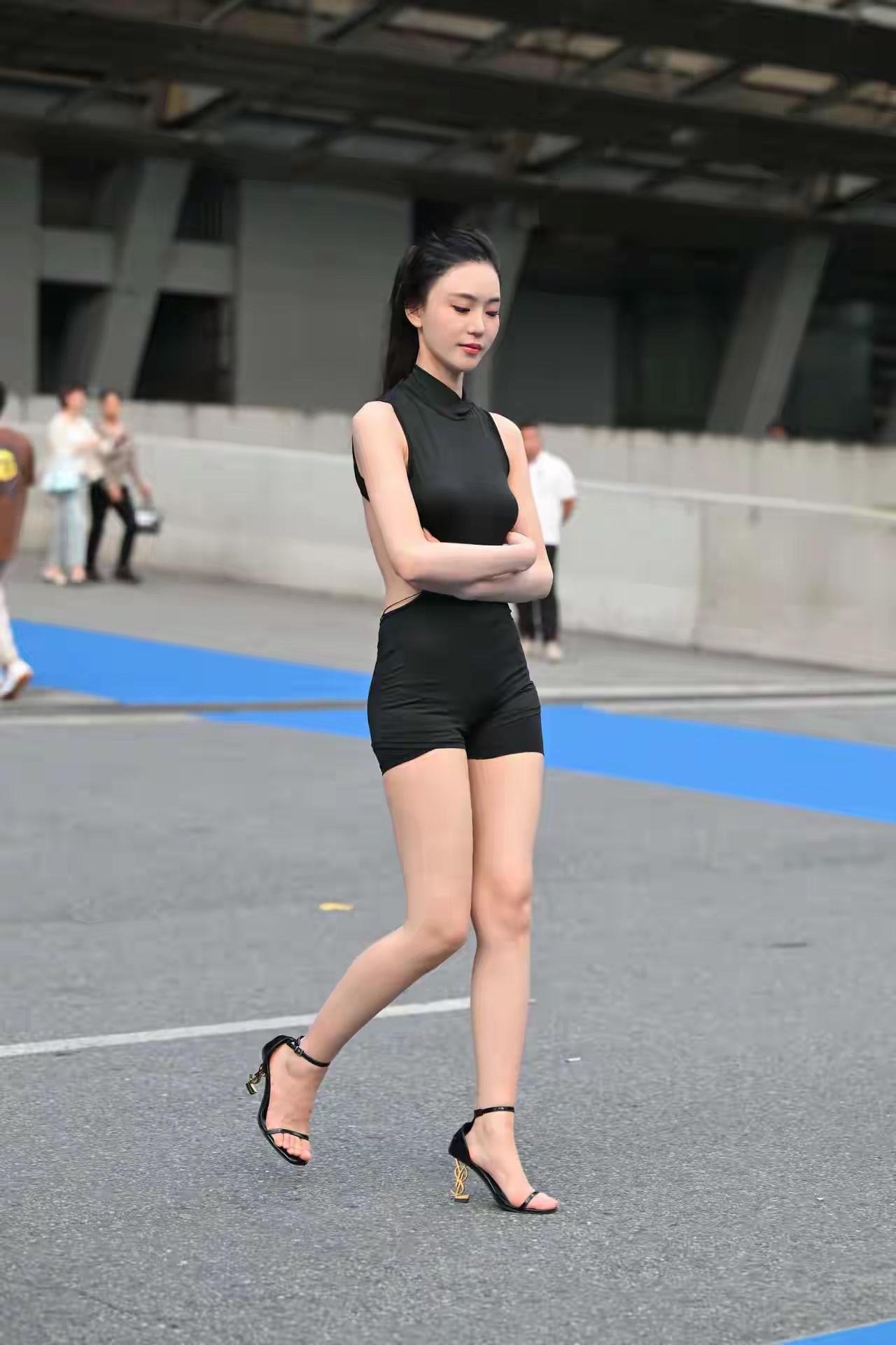 车模户外休闲车展热辣女神车模照车模车模人像拍摄