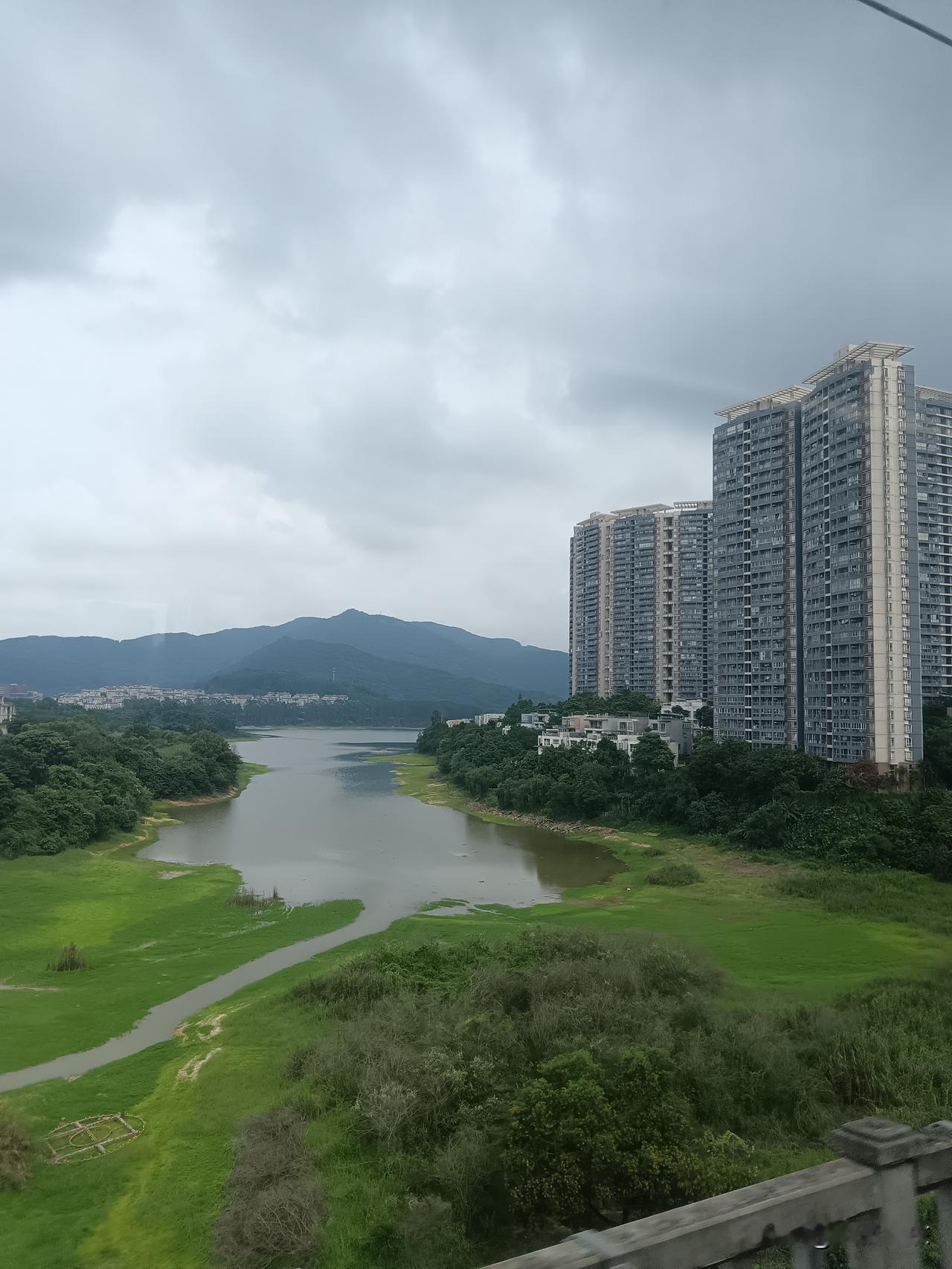广州黄埔区还有这么多土地可以利用。黄埔区将来的GDP绝对能超过天河！自从黄埔