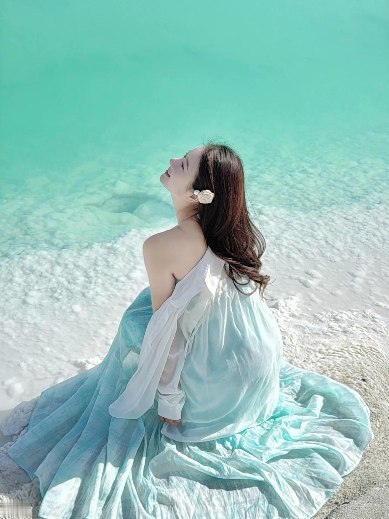 在碧蓝海边的浪漫时光