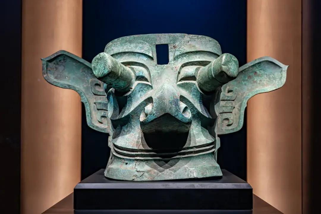 证据已经有了：山海经显示，三星堆文明，极有可能是夏朝遗民。证据已经有了，《三海经