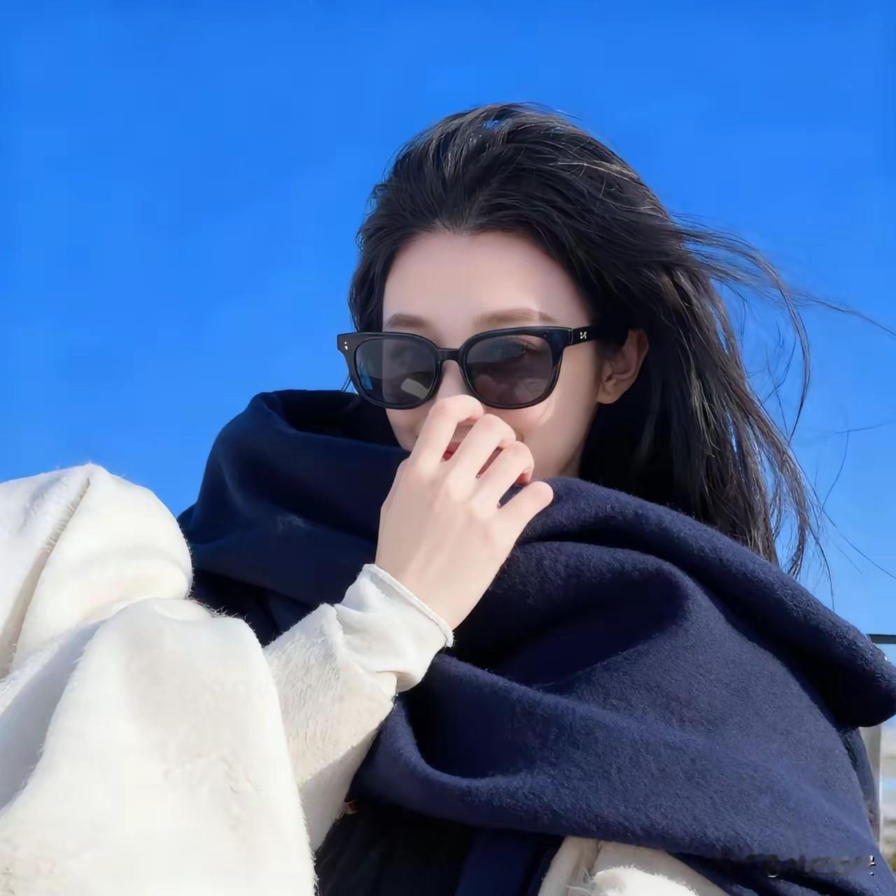 穷人和富人的区别，有哪些？穷人，谈感情，脸皮薄，骨头硬，口袋空。