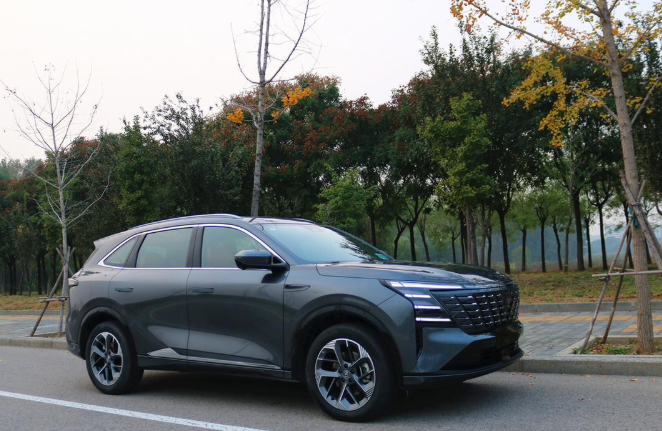 初次试驾CS75PLUS到驾驶感受外观先说说外观，我们一眼就能看出，这款车的