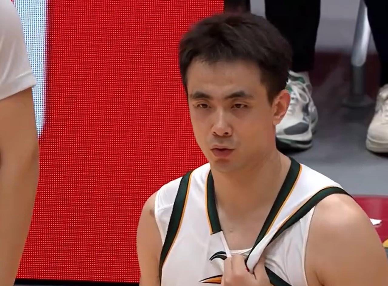 输浙江5分，揪出3大“废柴”，坑惨了辽宁队！面对着浙江队，辽宁队输了，以81-