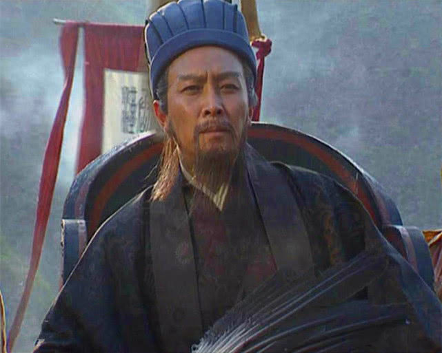 《三国演义》里最“离谱”的人，不是曹操，而是“半神”诸葛亮
