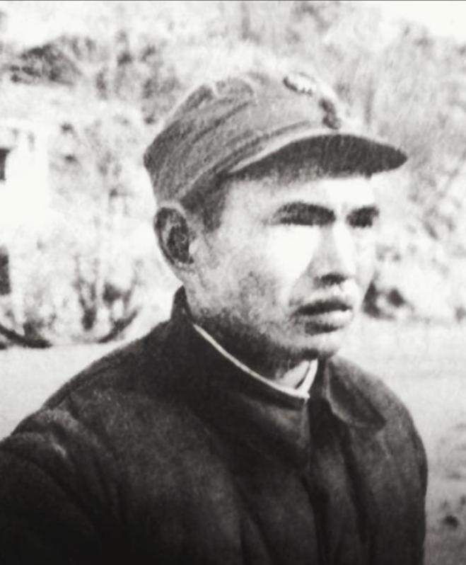 1938年，八路军营长让战士们反冲锋，不料冲到半山，营长却让他们赶紧把日军尸体背