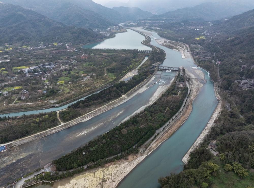 我都江堰今天刷屏了哦，美丽的都江堰是中国对人类的伟大贡献，不仅在以前的近2300