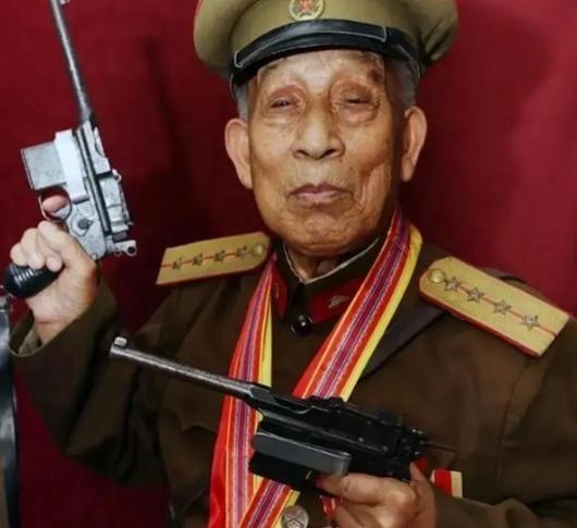 1996年，滕西远私藏两支手枪，民警让他上交，可他却说：“这两支枪，一支是粟裕大