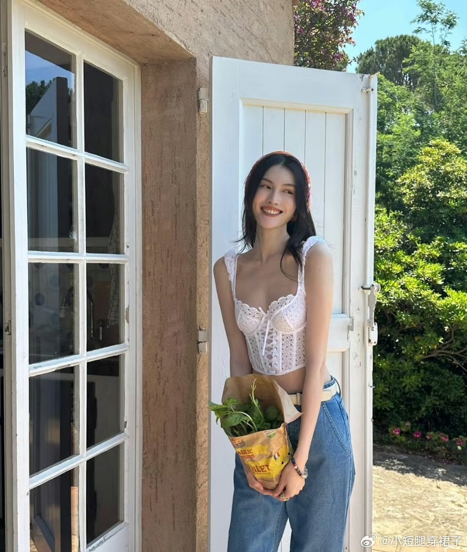 何穗回应产后身材变化毕竟是超模，起点太高了，生完孩子身材还是这么好，感觉更完美了