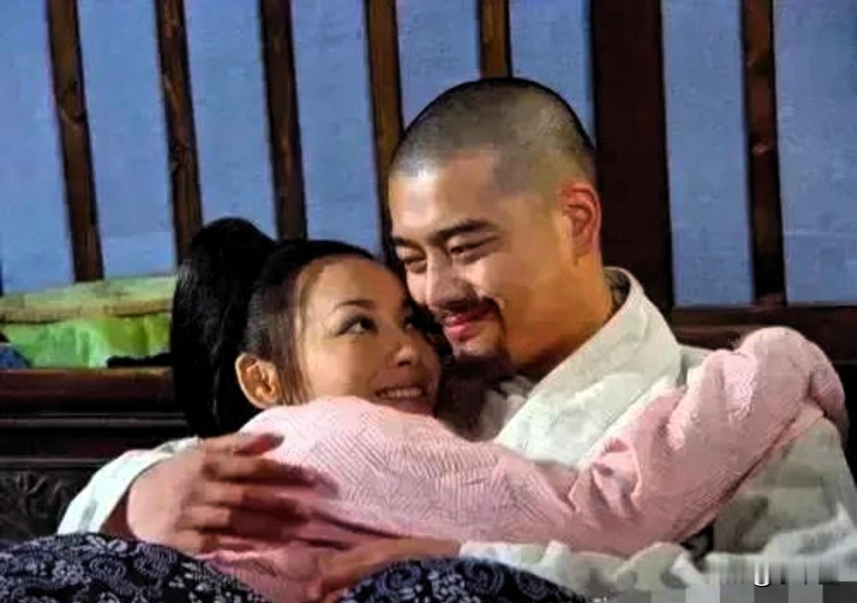 有一位邻居，觊觎邻妇很久了，苦于一直没有机会得手，一日清晨，他恰好见邻妇的丈夫，