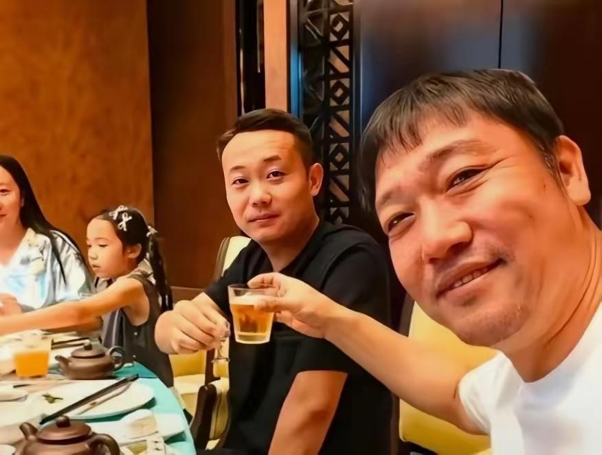 贾冰估计肠子都要悔青了不是后悔酒后吐脏话而是看清了一个人他把朋友当铁杆哥们