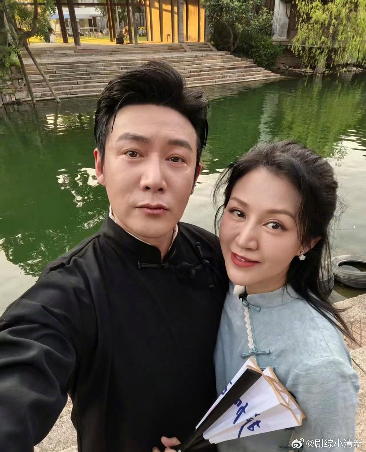 陆毅鲍蕾从校园爱到柴米油盐，肉眼可见都有了岁月痕迹，可爱情偏偏保鲜得很！圈里少见