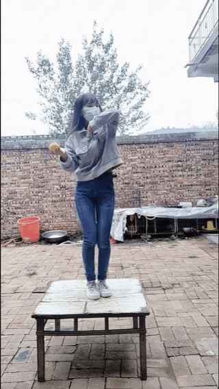 精彩之处，是掏出俩苹果那一刻！