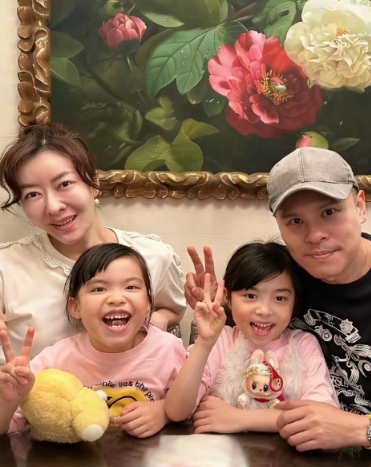 熊黛林的一对双胞胎，不得不说，这亲子鉴定费都可以省了​​​