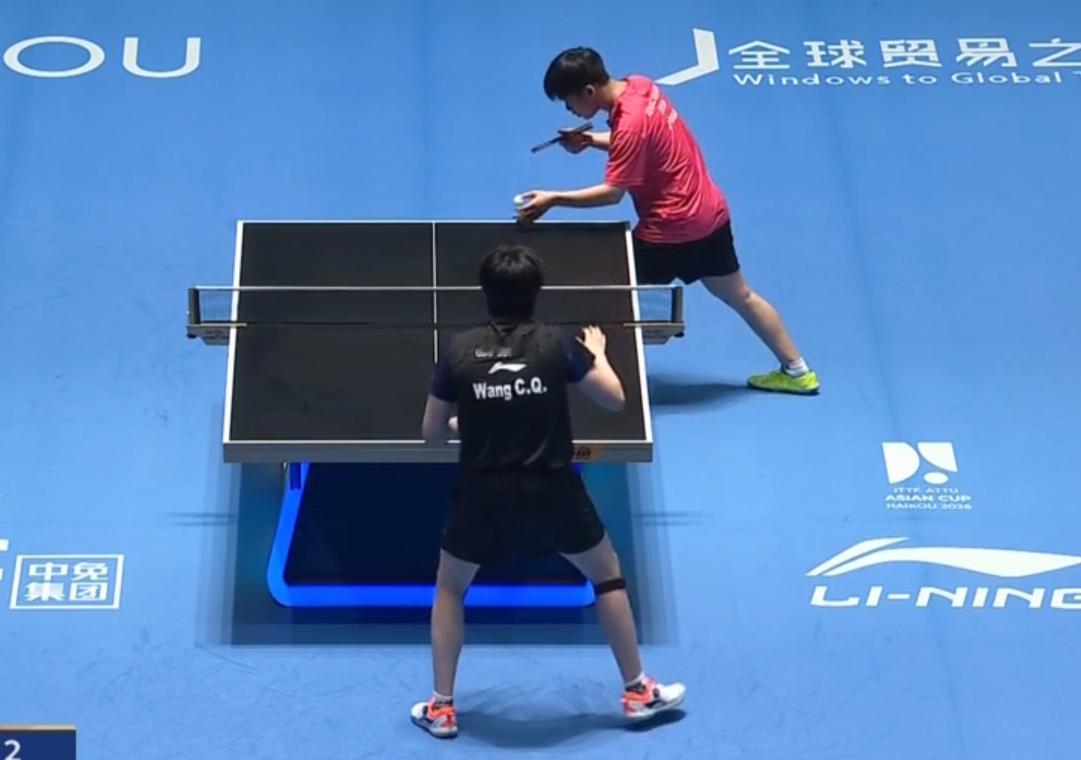 王楚钦打郭勇，为什么失误那么多？侯英超其实说的很明白。他说：王楚钦打郭勇不