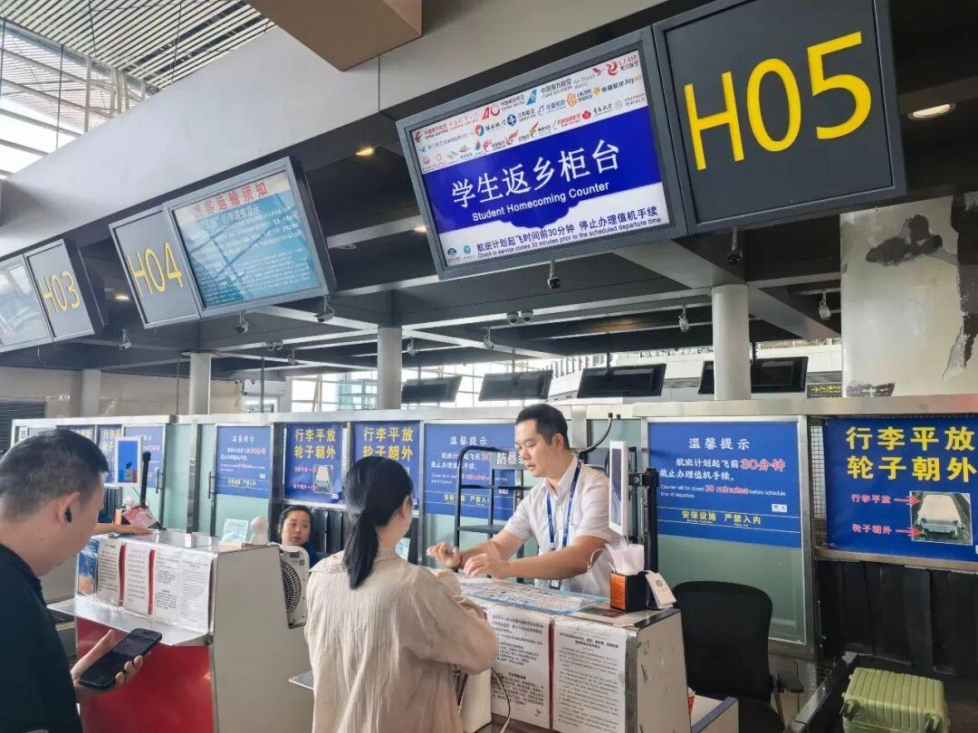 天津的家长们，暑假带娃去哪儿玩？不用愁了，天津滨海机场直接把航线给大家安排得明明