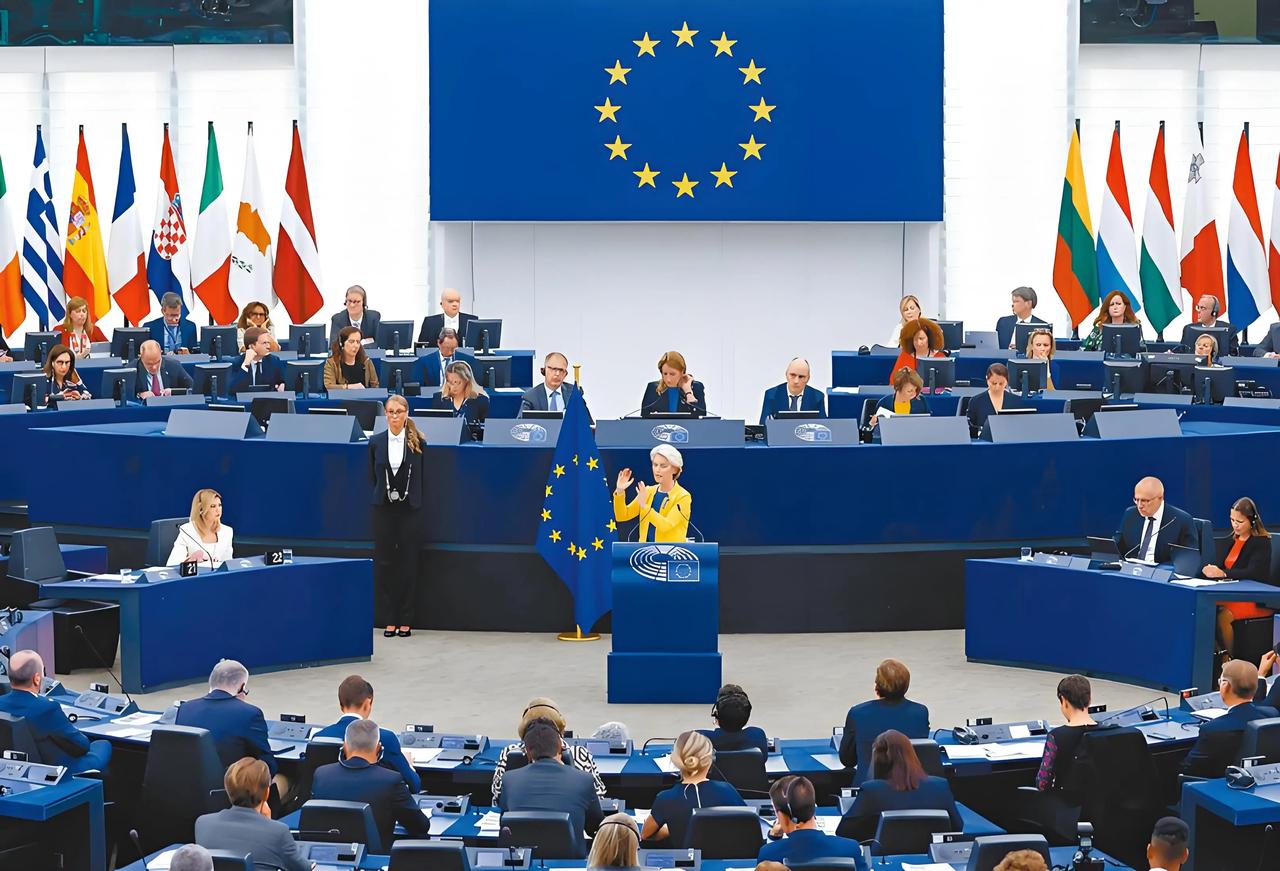 2025年12月22日，布鲁塞尔的欧盟总部气氛紧张。在中方宣布将对部分欧洲乳制品