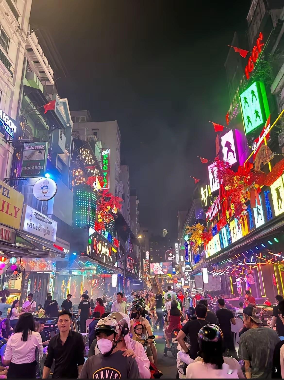 网友称，越南将是继韩日后的第三个发达国家。就凭这条街吗…[捂脸哭]网友称现在越南