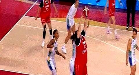 2米26的张子宇居然撞不动1米9的普通内线防守人？同样打国家队热身赛，2米