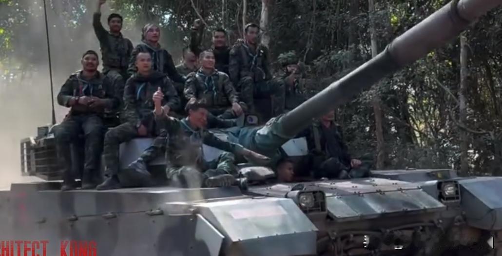 VT4坦克在边境冲突中声名大噪！泰国坦克兵把VT4坦克当榴弹炮使用，连续发射