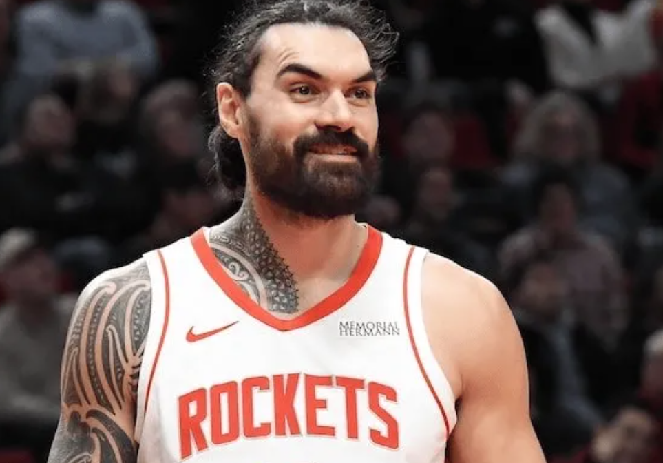 美媒SleeperRockets援引了火箭记者BenDuBose关于史蒂文-亚