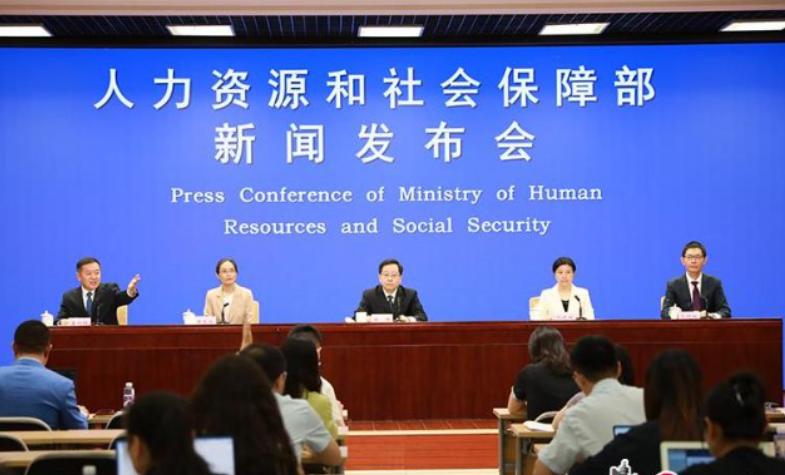7月22日上午人社部将举行新闻发布会，无数退休人员十分期待，不少人好奇，万众期盼